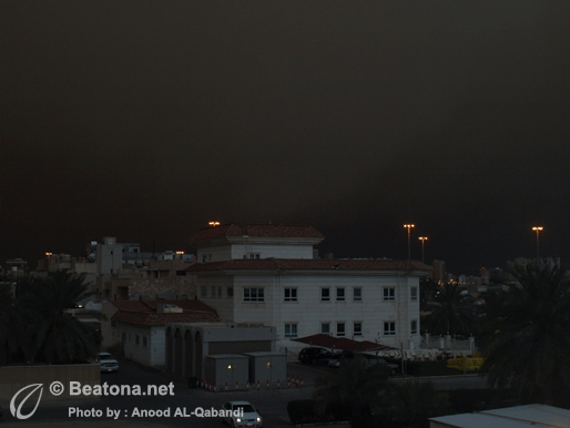 severe dust storm entered Kuwait into complete darkness